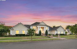 3848 MEADOW VIEW DR, Eugene, OR 97408