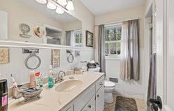 200 Sherwood Dr, Laurens, SC 29360