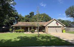 1012 S Leslie Street, Stuttgart, AR 72160