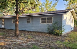 719 W 5th St, Newton, KS 67114