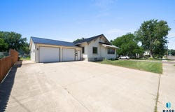 119 N Cedar St, Canton, SD 57013
