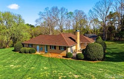 5523 Pine Lake Court, Hickory, NC 28601