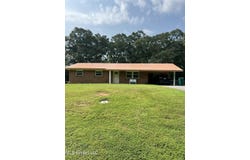 916 E College Avenue, Wiggins, MS 39577