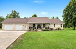 12590 E Osage Nation Road, Nevada, MO 64772