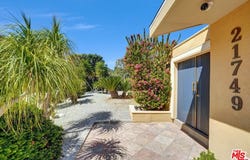 21749 Planewood Dr, Woodland Hills, CA 91364
