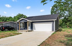 157 Hackberry Ln, Shepherdsville, KY 40165