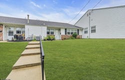 13 Ohio Ct, Old Bridge Twp., NJ 07747-3623