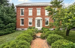 28 Pleasant Street, Waldoboro, ME 04572