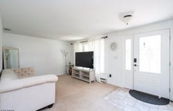 7 Codington Ln, Glen Gardner Boro, NJ 08826-3508