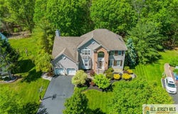 52 Spruce Meadows Drive, Monroe, NJ 08831