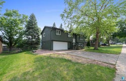 5813 W 28th St, Sioux Falls, SD 57106