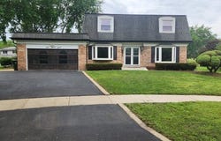 827 W Sandpiper Court, Palatine, IL 60067