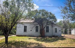 206 W Ave B, Alpine, TX 79830