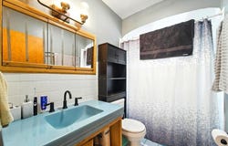 3012 W 4th Street, Waterloo, IA 50701