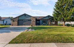 10010 Winding Shores Drive, New Haven, IN 46774