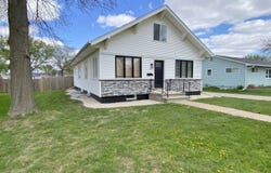 415 7th St SW, LeMars, IA 51031