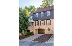 303 Sonnybrook Ct, Bethel Park, PA 15102
