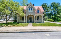 9 N High Street, Bridgton, ME 04009