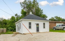 104 E FLORENCE Street, CRESCENT, IA 51526
