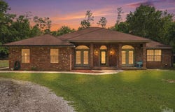 5111 Pilgrim Trl W, Molino, FL 32577