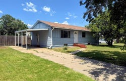 1504 E 9th Ave, Hutchinson, KS 67501