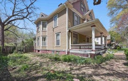329 SW Woodlawn Ave, Topeka, KS 66606