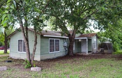 803 Third St, Lockhart, TX 78644