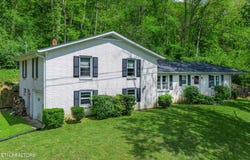 334 Wartrace Hwy, Pleasant Shade, TN 37145