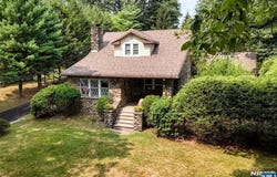 26 Monroe Street, Waldwick, NJ 07463