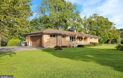 1048 CROSS KEYS Road, LEESPORT, PA 19533