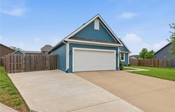 907 Hemlock Street, Paola, KS 66071