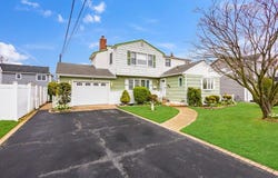 345 N Wisconsin Avenue, Massapequa, NY 11758
