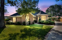 7011 Hunter Cove Drive, Arlington, TX 76001