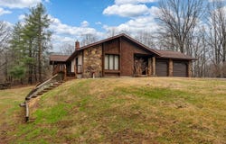 3085 Kaolin Road, Cobden, IL 62920