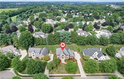 4883 Earlscourt Circle NW, Canton, OH 44718