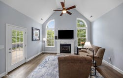 1084 Hillside Lane, Lenoir City, TN 37771