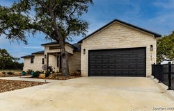 102 Eli Seal, Blanco, TX 78606
