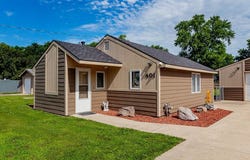 401 NW 50th Place, Des Moines, IA 50313