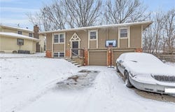 105 SW Gladstone Drive, Blue Springs, MO 64014