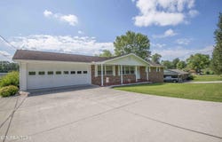 303 Sanford Ave, Clinton, TN 37716