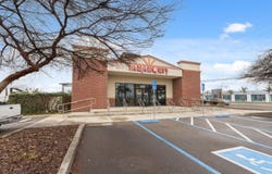 1377 W El Monte Way, Dinuba, CA 93618