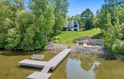 2080 GREENLEAF Road, DE PERE, WI 54115