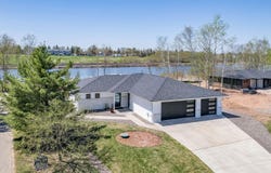 546 Marina Dr, Superior, WI 54880