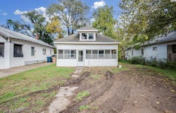 724 E 1st Ave, Hutchinson, KS 67501