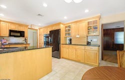 24 Eton Ct, Wayne Twp., NJ 07470-4529