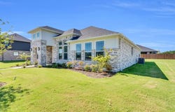 1924 Comanche Drive, DeSoto, TX 75115