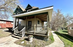 406 3rd St SW, De Smet, SD 57231