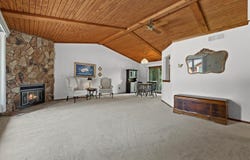5404 Somerset Ln, Greenfield, WI 53221