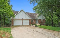 2108 SW Regency Court, Blue Springs, MO 64015