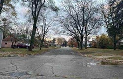 19430 Lexington, Redford, MI 48240